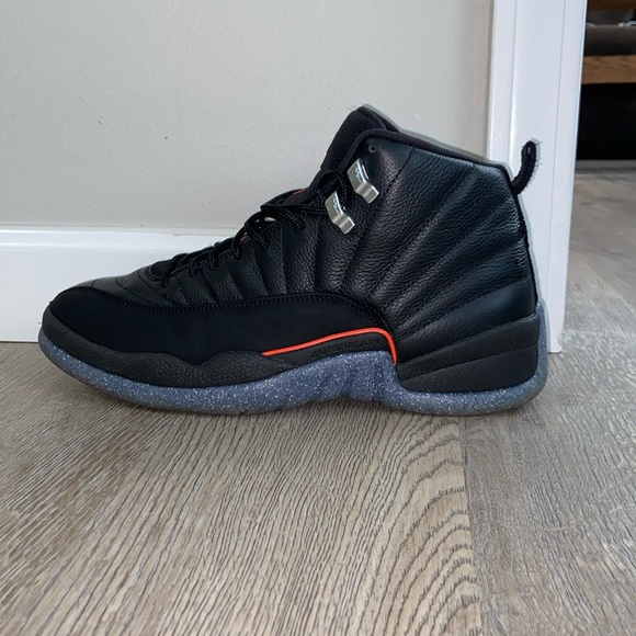 I am selling a pair utility black retro 12s size 9.5 been takin care of! - Picture 1 of 6